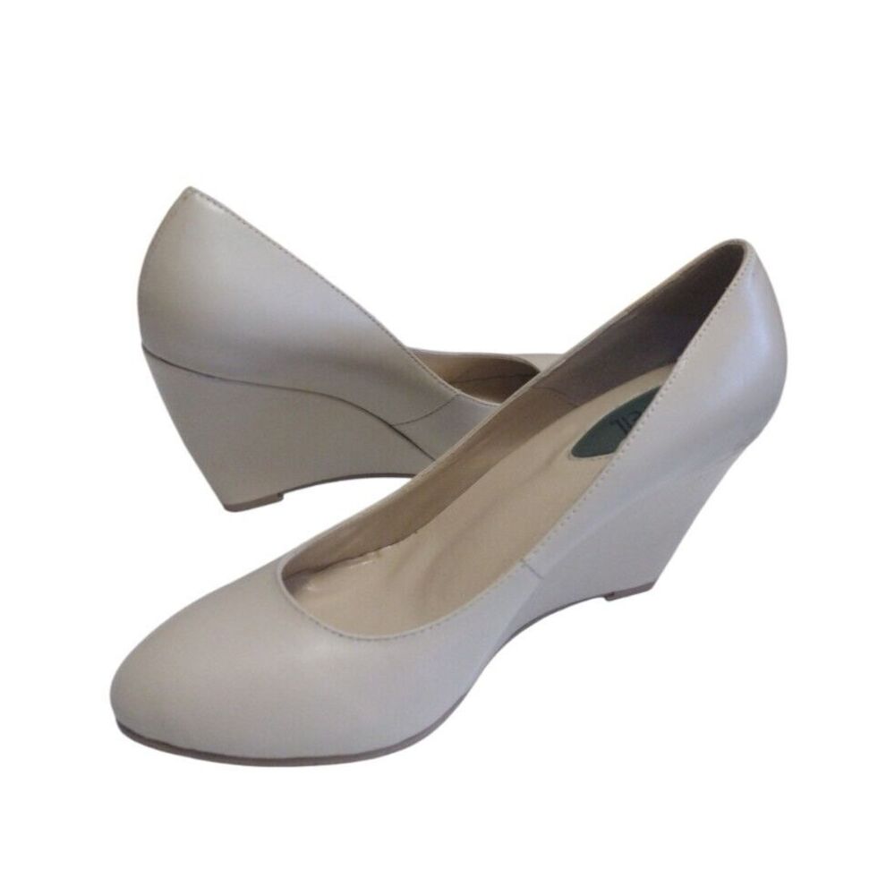 Fitzwell Wedge Pump Women's 8.5 WW Beige Premium Comfort‎  Round Toe Dressy